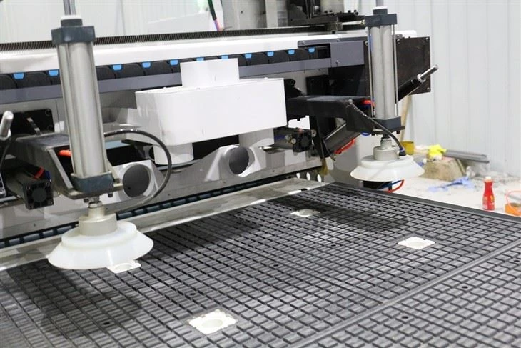 Automatic Loading And Unloading Engraving Machine